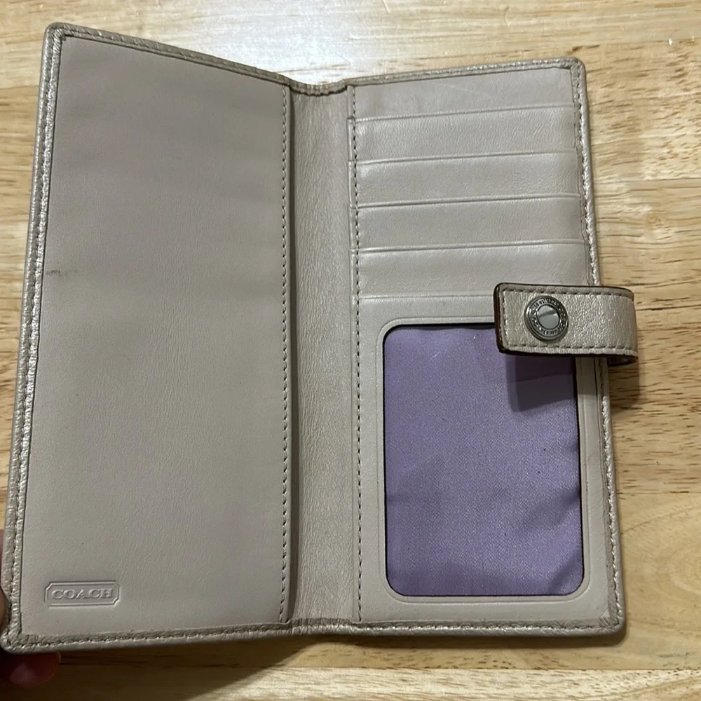 Coach wallet pearl